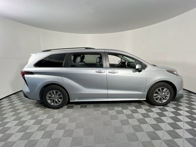 2022 Toyota Sienna XLE