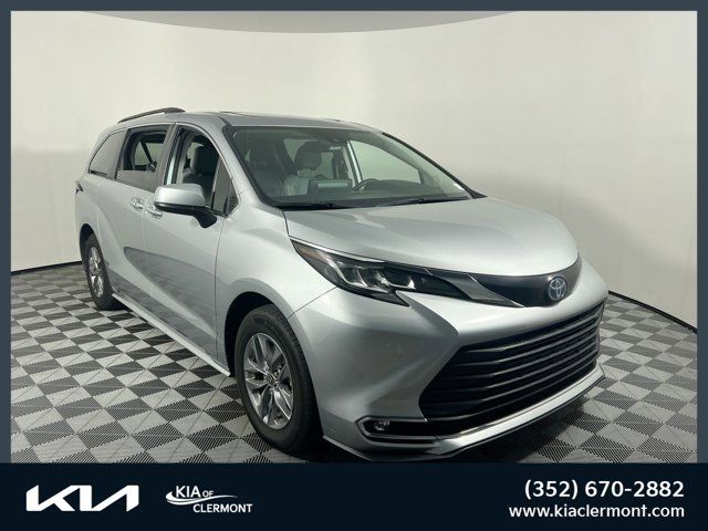 2022 Toyota Sienna XLE