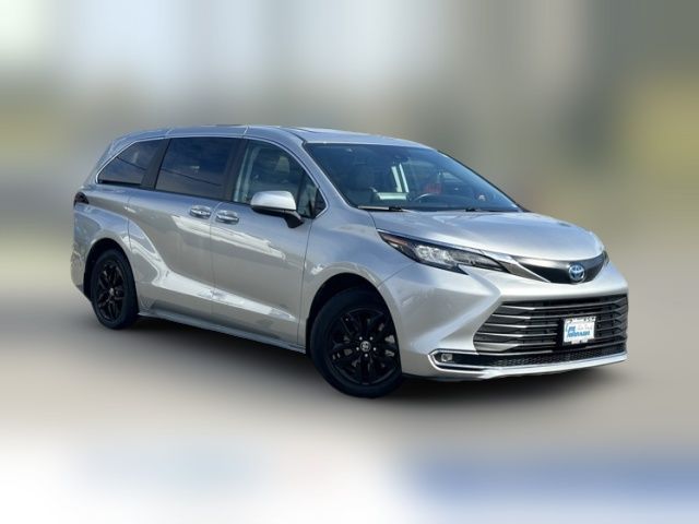 2022 Toyota Sienna XLE