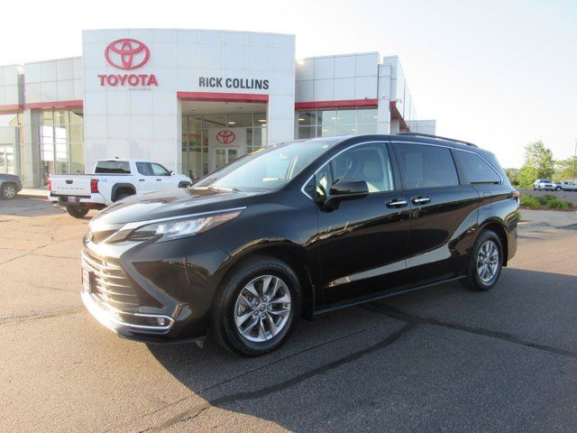 2022 Toyota Sienna XLE