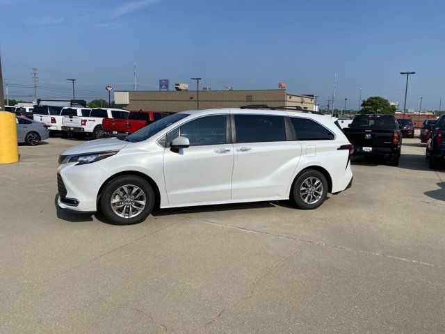 2022 Toyota Sienna XLE