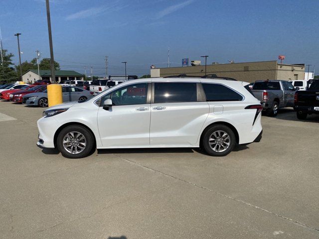 2022 Toyota Sienna XLE