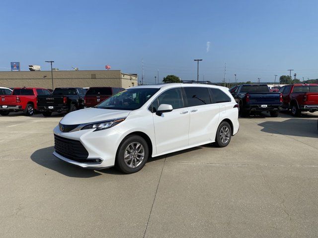 2022 Toyota Sienna XLE