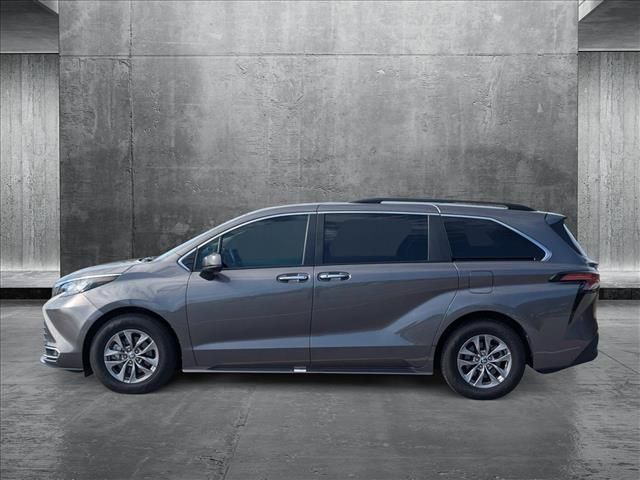 2022 Toyota Sienna XLE