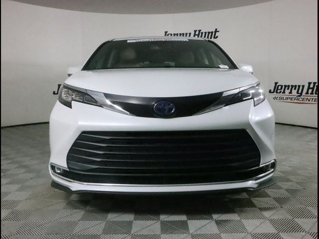 2022 Toyota Sienna XLE