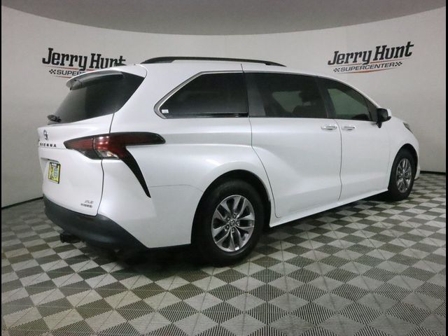 2022 Toyota Sienna XLE