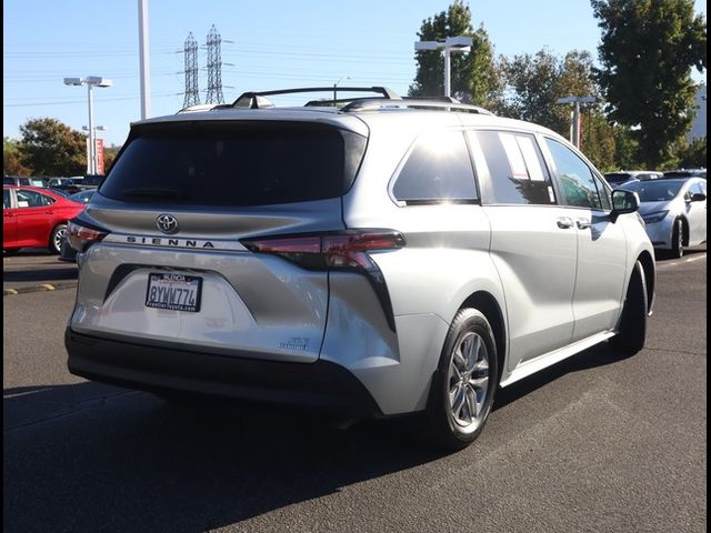 2022 Toyota Sienna XLE