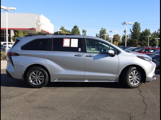 2022 Toyota Sienna XLE