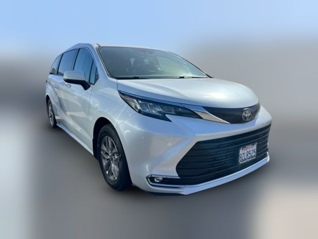 2022 Toyota Sienna XLE