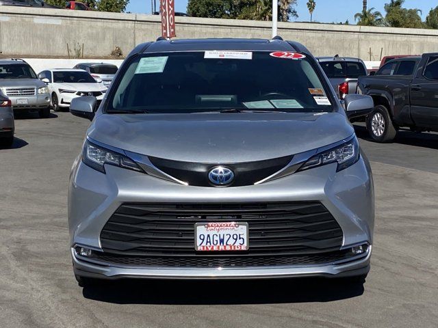 2022 Toyota Sienna XLE