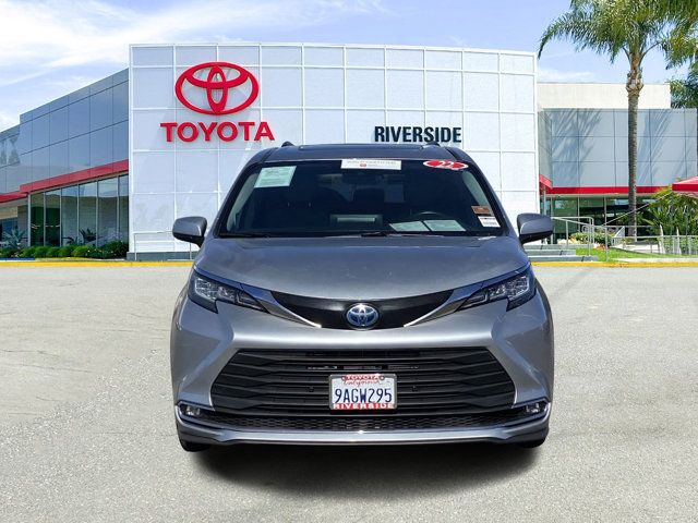 2022 Toyota Sienna XLE