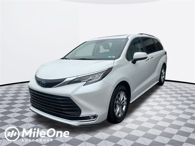 2022 Toyota Sienna XLE