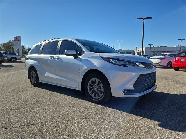 2022 Toyota Sienna XLE