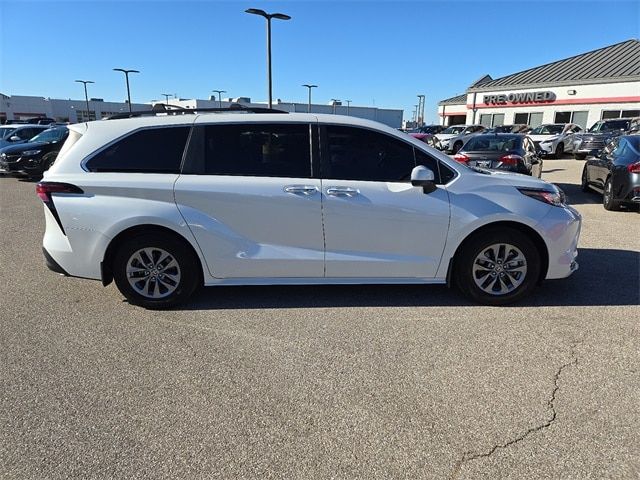 2022 Toyota Sienna XLE