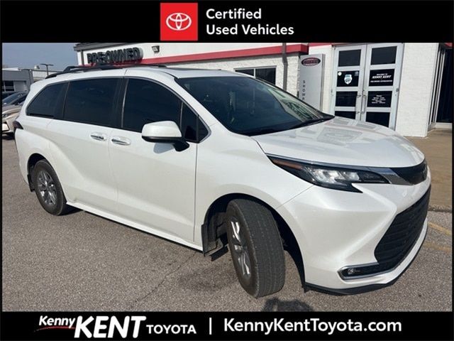 2022 Toyota Sienna XLE