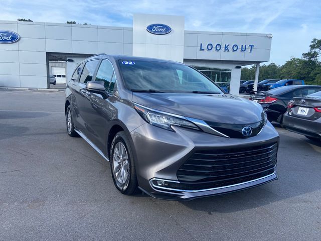 2022 Toyota Sienna XLE