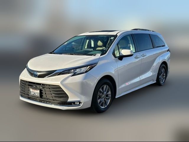 2022 Toyota Sienna XLE