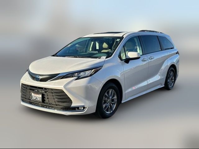 2022 Toyota Sienna XLE