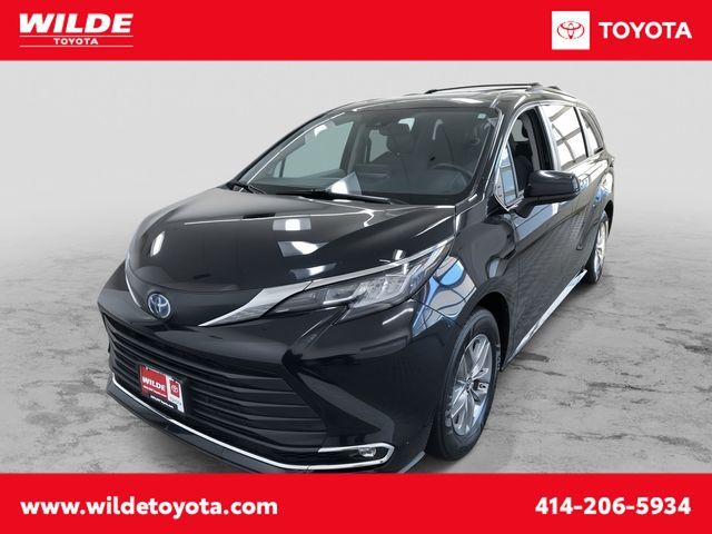 2022 Toyota Sienna XLE