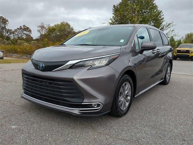 2022 Toyota Sienna XLE