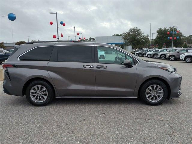 2022 Toyota Sienna XLE