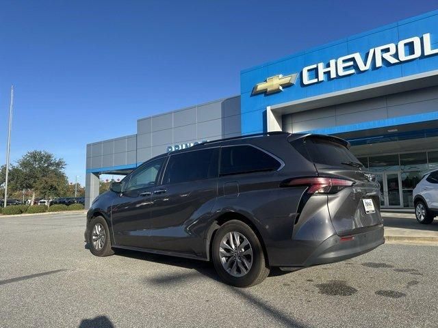 2022 Toyota Sienna XLE