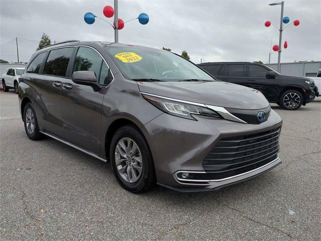 2022 Toyota Sienna XLE