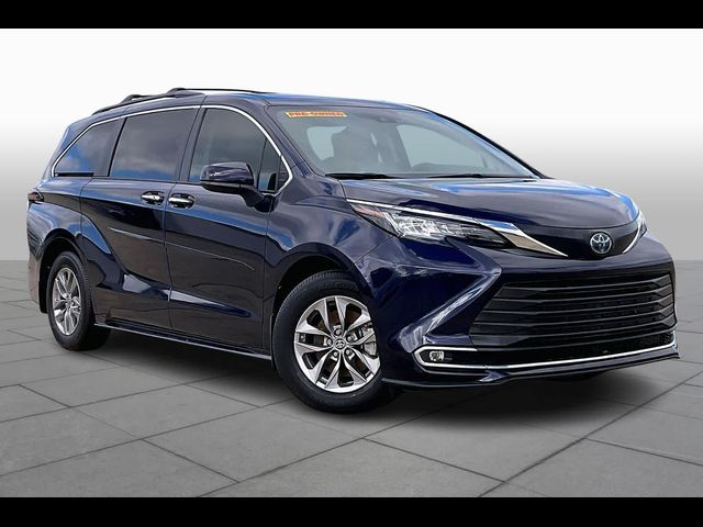 2022 Toyota Sienna XLE