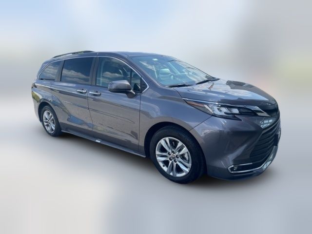 2022 Toyota Sienna XLE