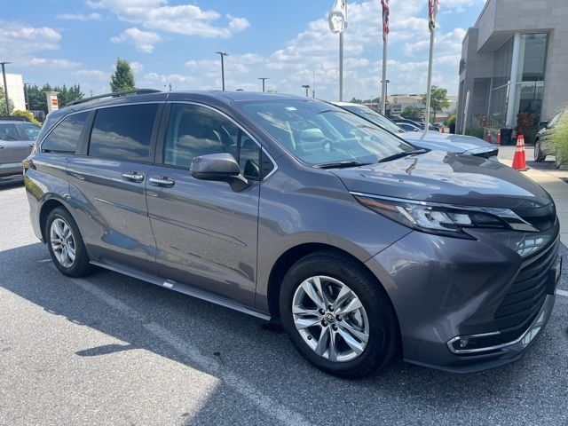 2022 Toyota Sienna XLE