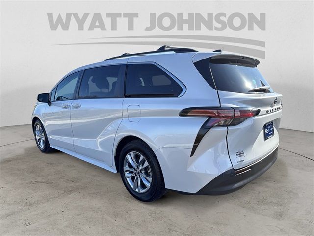 2022 Toyota Sienna XLE