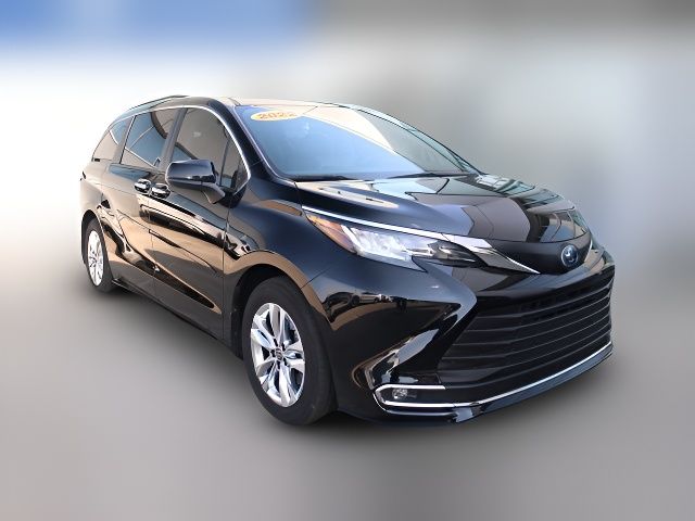 2022 Toyota Sienna XLE