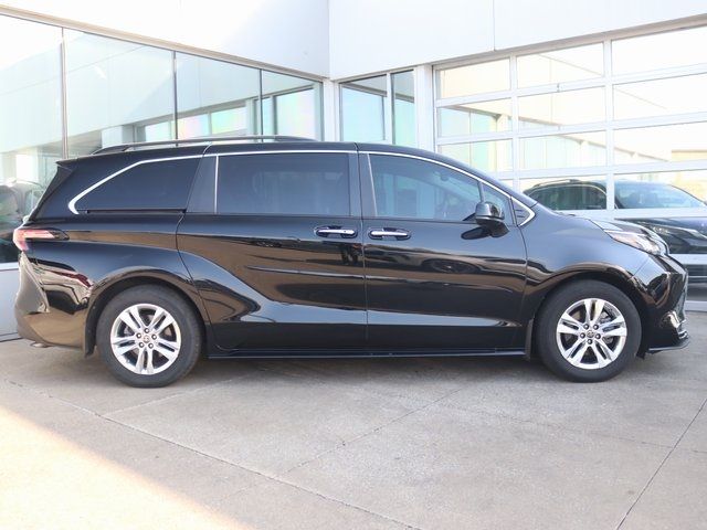 2022 Toyota Sienna XLE