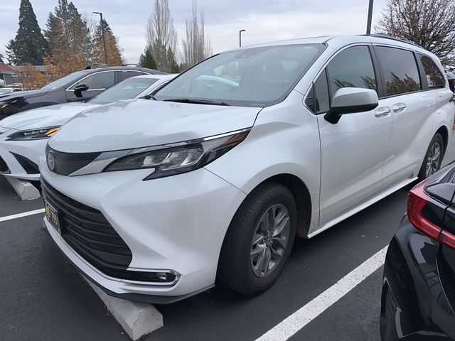 2022 Toyota Sienna XLE