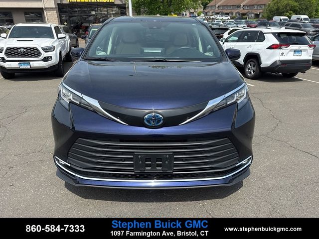 2022 Toyota Sienna XLE