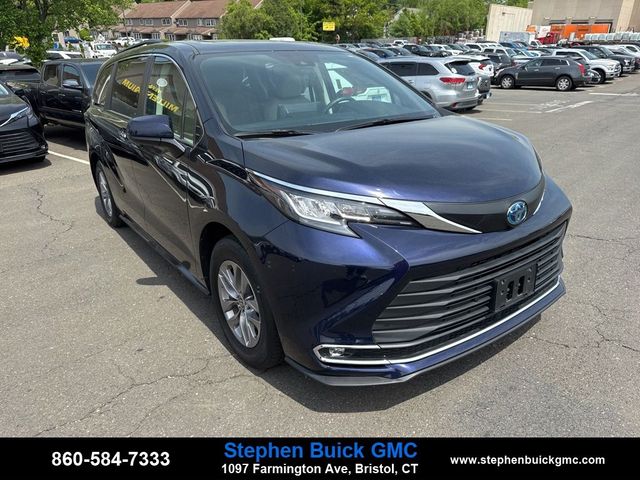 2022 Toyota Sienna XLE