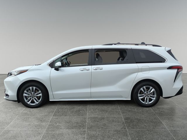 2022 Toyota Sienna XLE