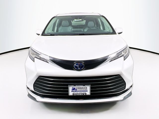 2022 Toyota Sienna XLE