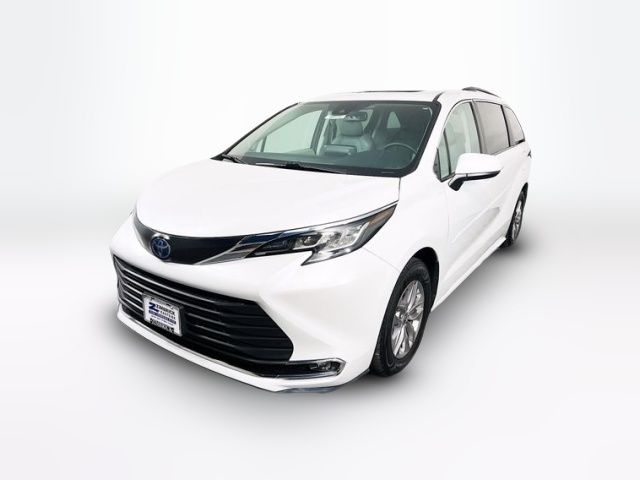 2022 Toyota Sienna XLE