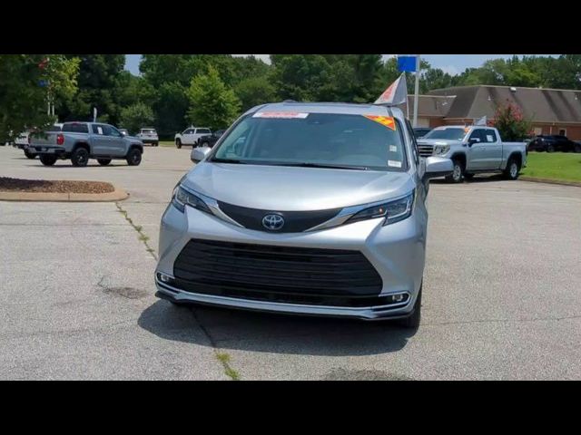 2022 Toyota Sienna XLE