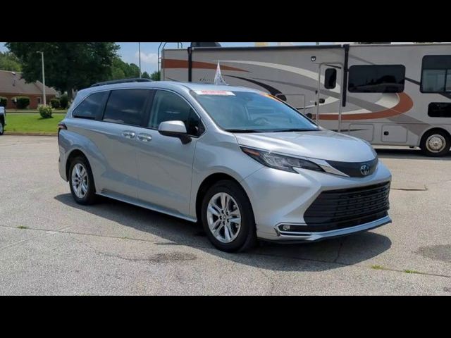 2022 Toyota Sienna XLE