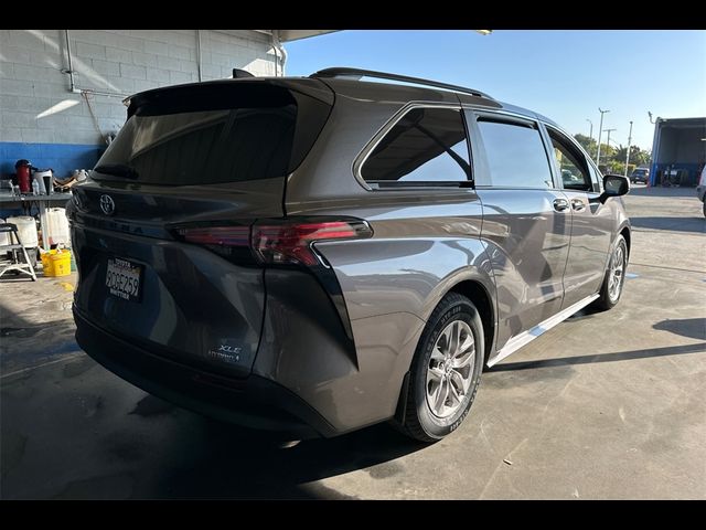 2022 Toyota Sienna XLE