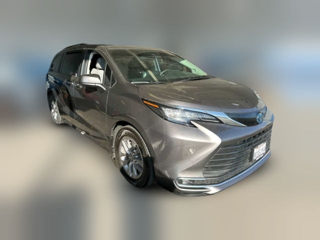 2022 Toyota Sienna XLE