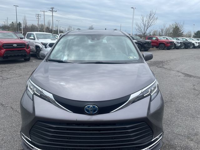 2022 Toyota Sienna XLE