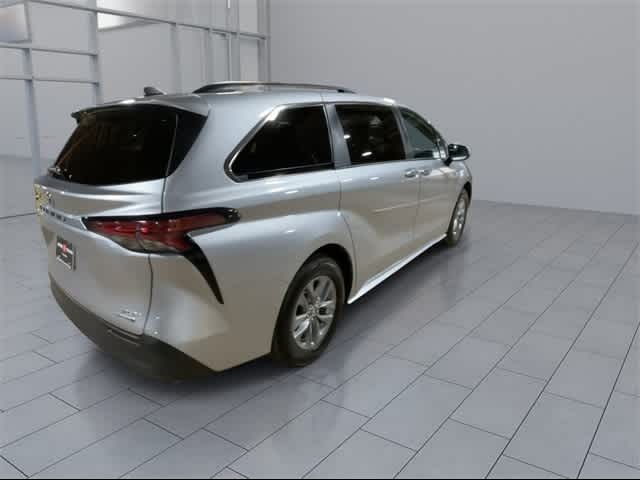 2022 Toyota Sienna XLE