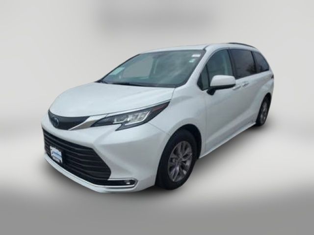 2022 Toyota Sienna XLE