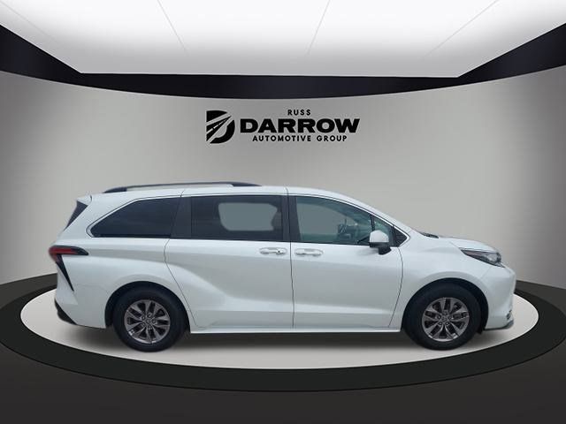 2022 Toyota Sienna XLE