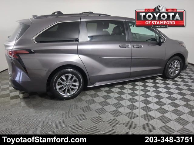 2022 Toyota Sienna XLE