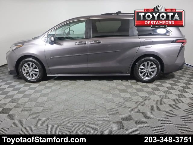 2022 Toyota Sienna XLE