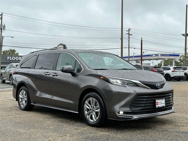 2022 Toyota Sienna XLE